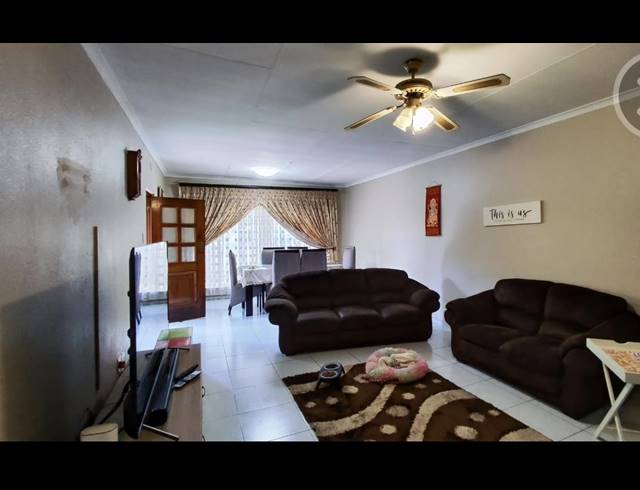 3 BEDROOM SECTIONAL TITLE FOR SALE IN EDLEEN